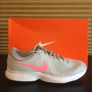 Women’s Preowned Nike Revolution Sneakers Size 6.5